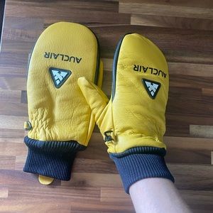 Auclair leather mittens